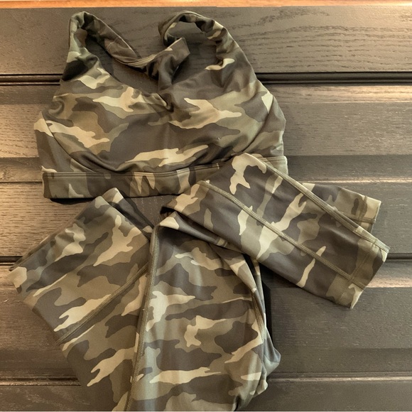 Athleta Pants - Athleta Ultimate Set (7/8 Tight & Bra)
Color: Olive Camo Print 
Size: Small